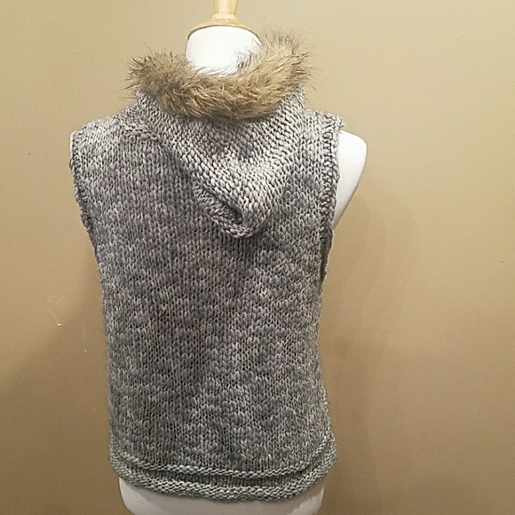 NWT Decree Cable Knit Hooded Sleeveless Sweater - Picture 2 of 4